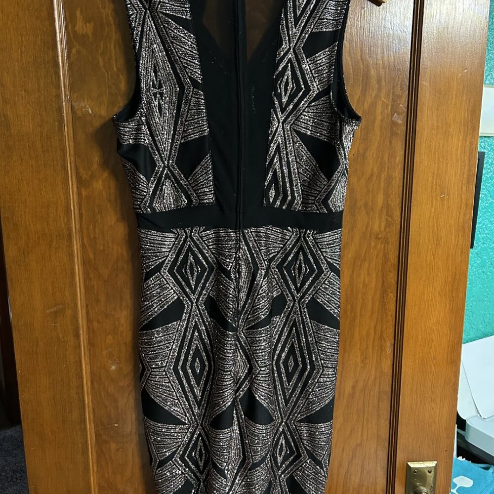 Geometric Body Hugging Dress - Picture 3 of 5